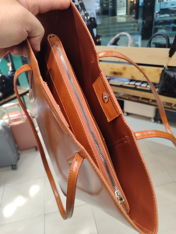 کیف چرم زنانه صنعتی وارداتی آرایشی دار میومیوmiu miu